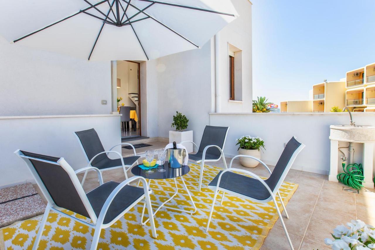 Nura's - Al Mare Sea Front Apartment *