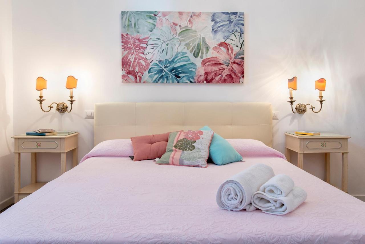 Nura's - Al Mare Sea Front Apartment