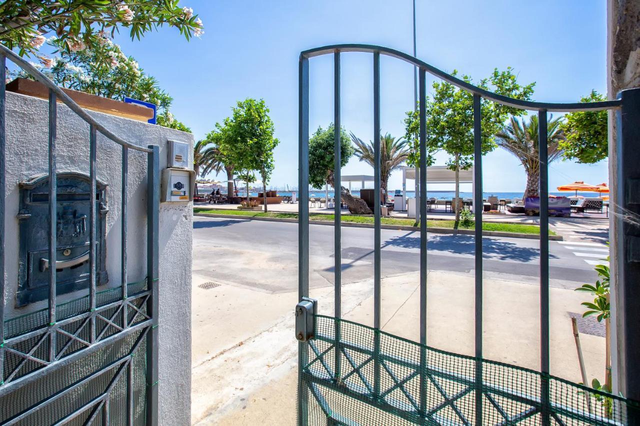 Nura's - Al Mare Sea Front Apartment *